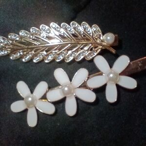 Elegant Daisy Flower & Rhinestone Leaf Hair Clip Pair